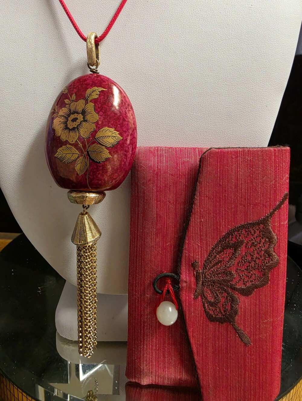 Vintage Perfume Flacon / Scent Bottle Pendant / Pomander